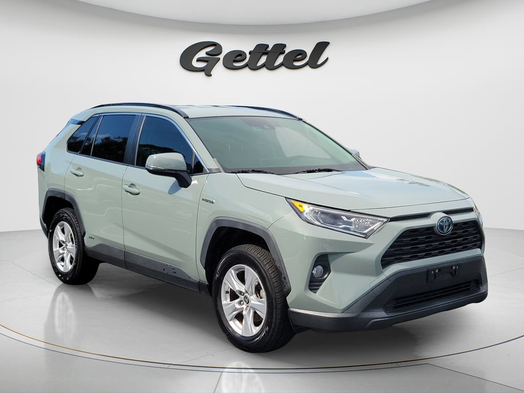 Used 2020 Toyota RAV4 XLE AWD/4WD image 4