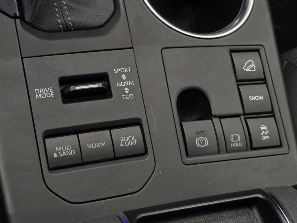 Used 2023 Toyota Highlander LE image 6