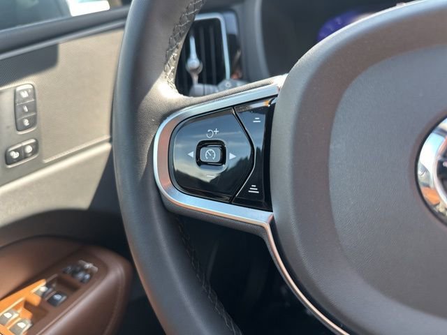 Used 2023 Volvo XC60 B5 Plus image 26