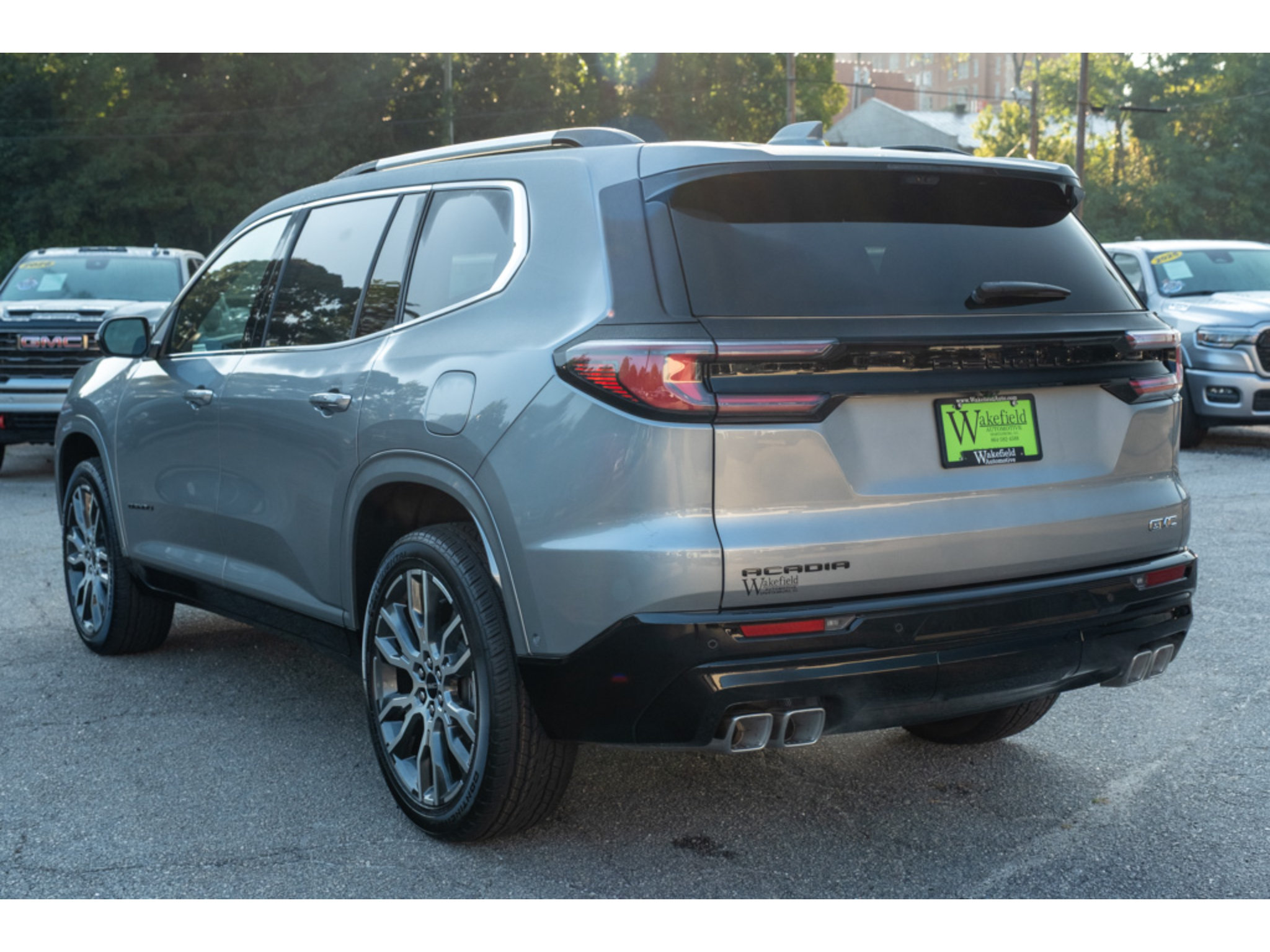 New 2027 GMC Acadia Denali Ultimate w/ LPO, Black Badging Package FWD image 6