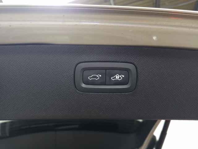 Certified 2024 Volvo XC90 B6 Ultimate w/ Protection Package Premier image 10