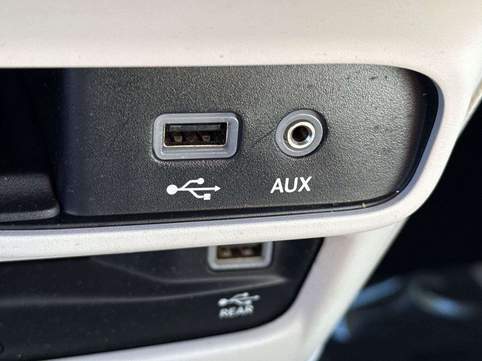 Used 2019 Chrysler Pacifica Touring Plus w/ Advanced Safetytec Group FWD image 38