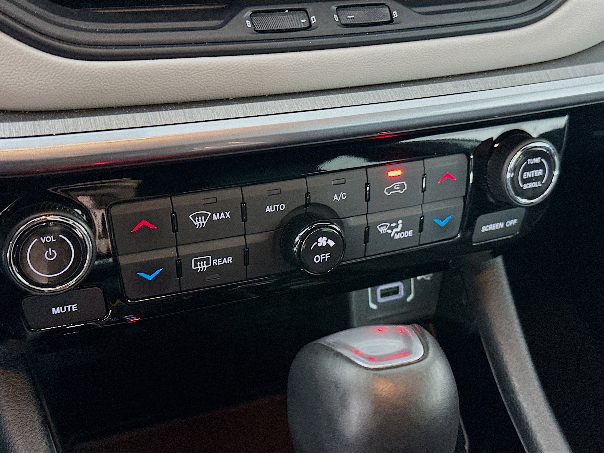 Used 2025 Jeep Compass Limited image 23