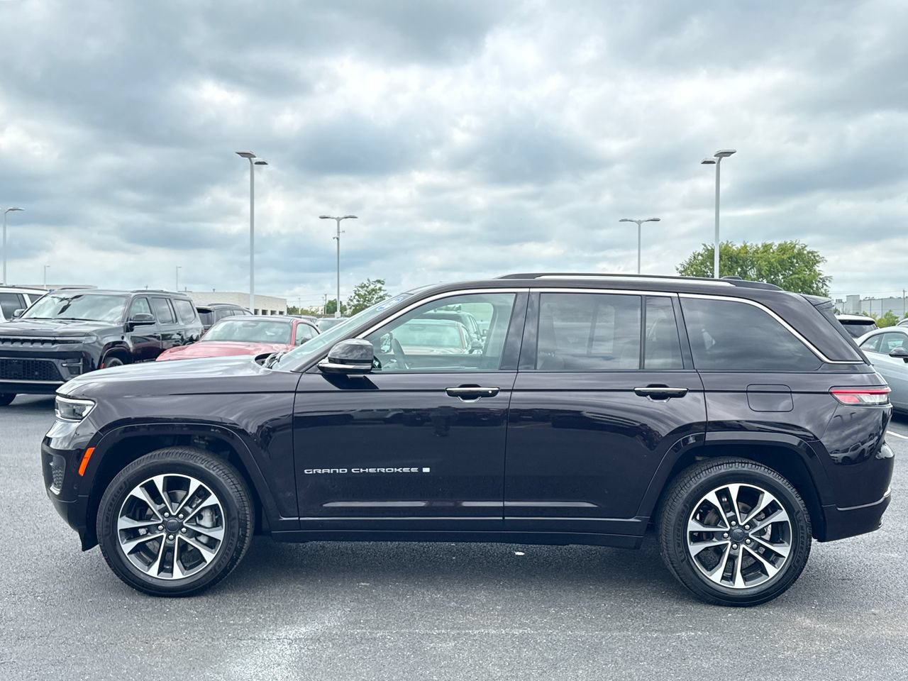 Used 2023 Jeep Grand Cherokee Overland AWD/4WD image 6