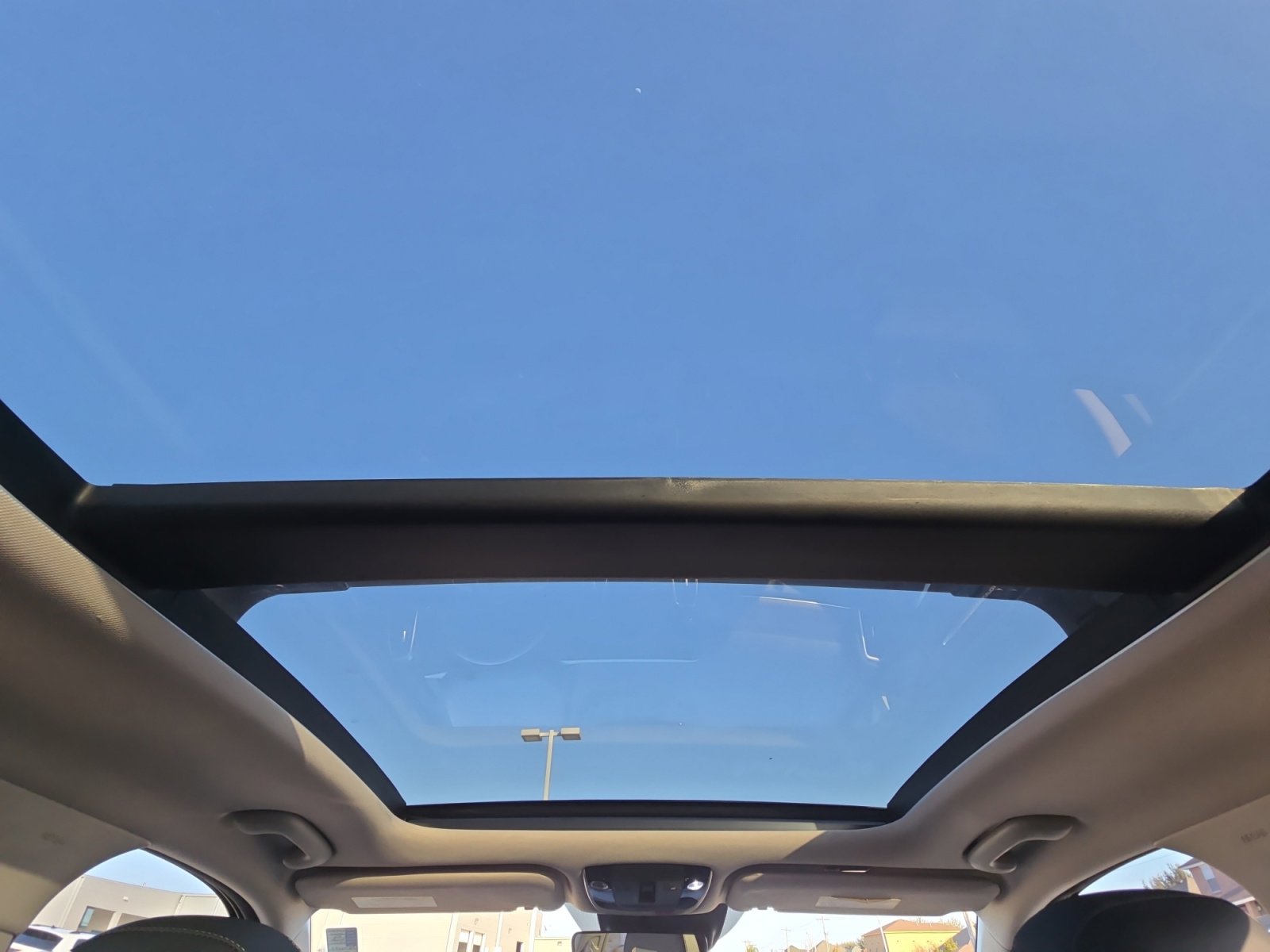 Used 2022 Kia Sorento EX w/ Panoramic Sunroof Package image 17