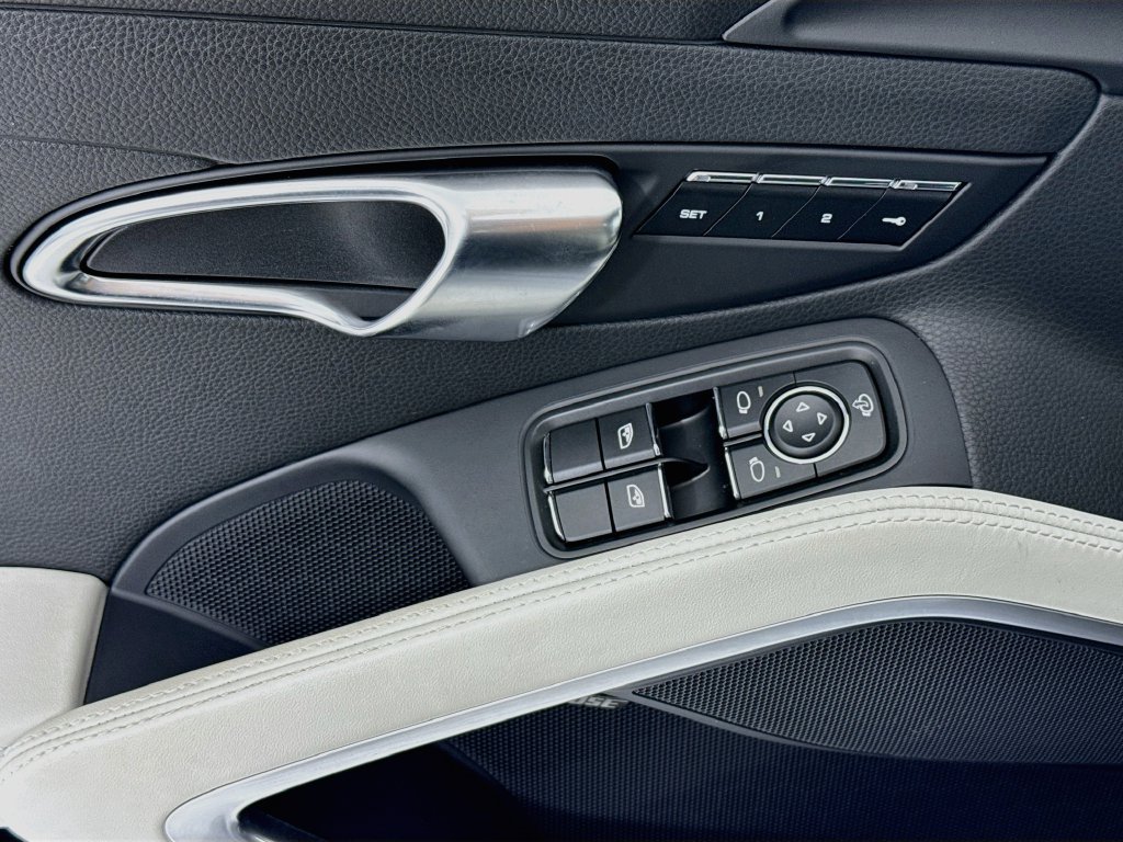Certified 2024 Porsche 718 Cayman S RWD image 11