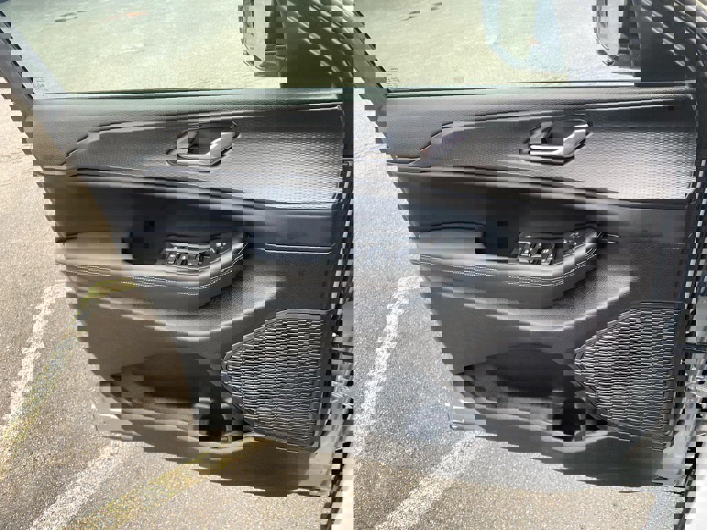 Used 2024 Jeep Grand Cherokee Altitude image 21