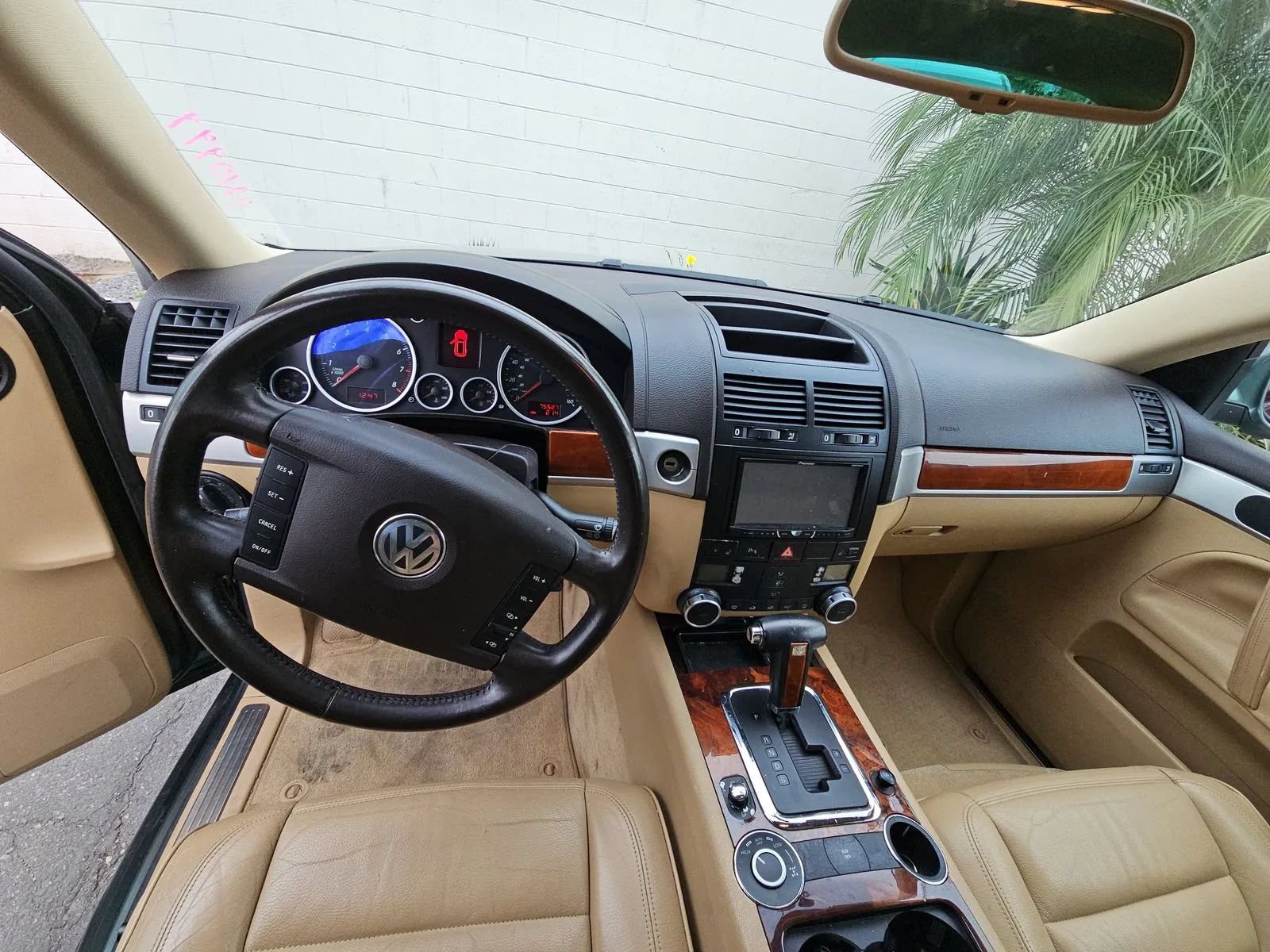 Used 2005 Volkswagen Touareg V6 AWD/4WD image 9