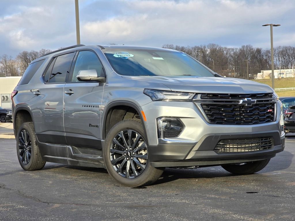 Used 2023 Chevrolet Traverse RS