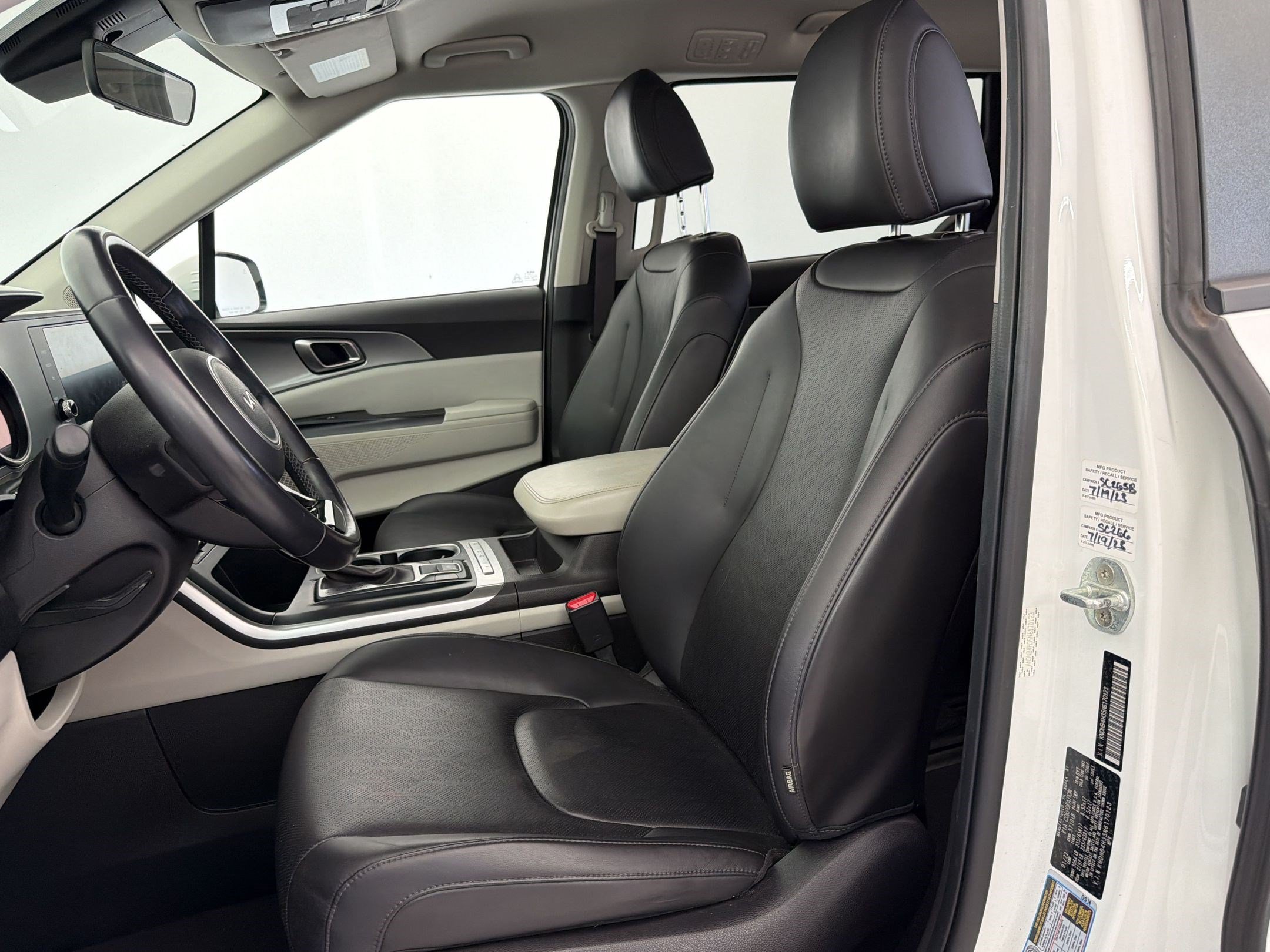 Used 2022 Kia Carnival LX FWD image 5