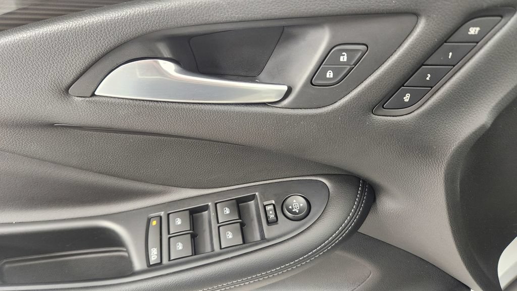 Used 2020 Buick Envision Premium w/ Driver Confidence Package AWD/4WD image 20