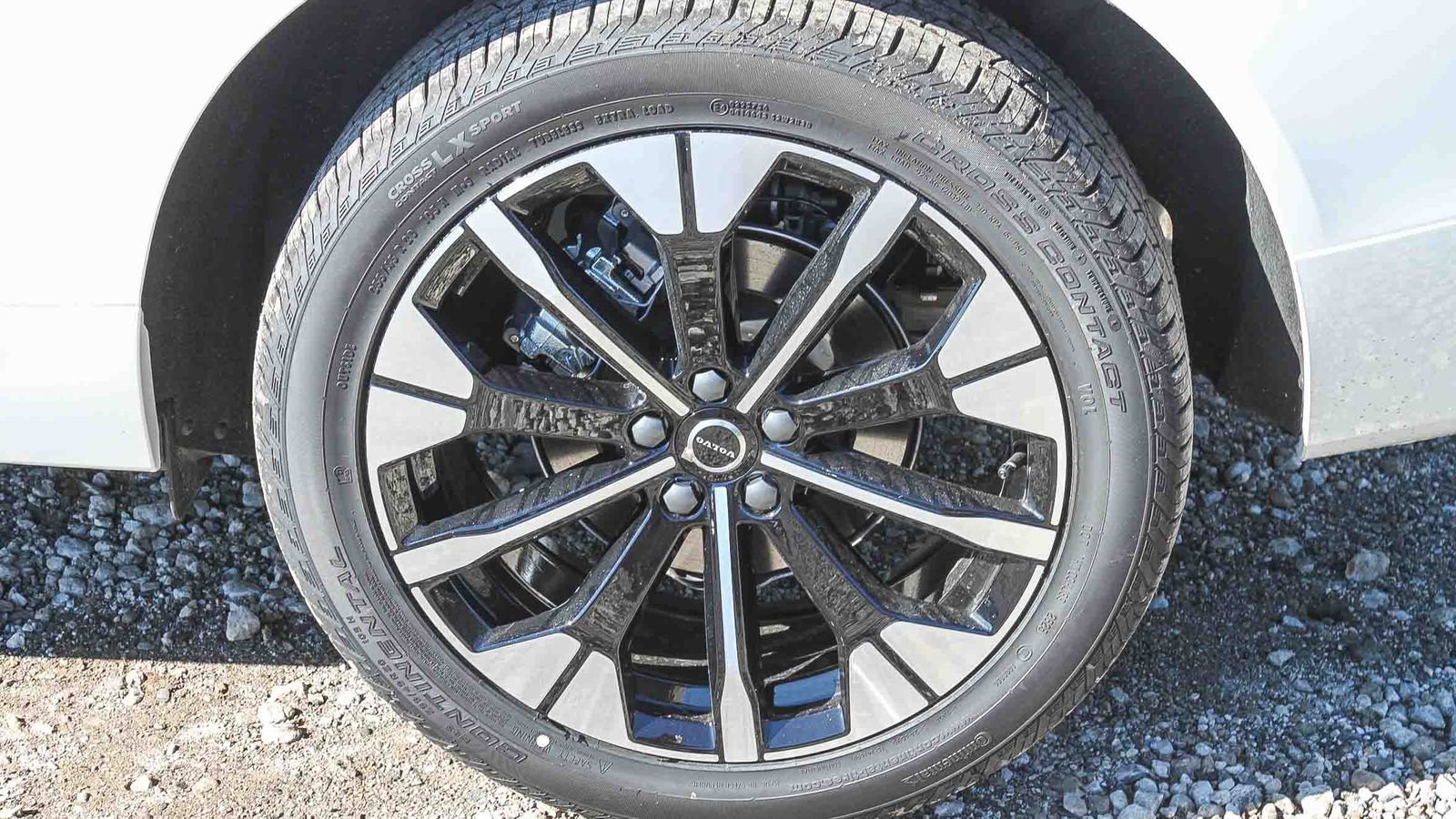 New 2026 Volvo XC60 B5 Plus w/ Protection Package Premier AWD/4WD image 9