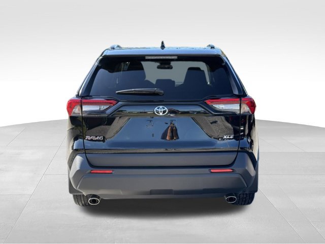 Used 2025 Toyota RAV4 XLE w/ Convenience Package FWD image 4