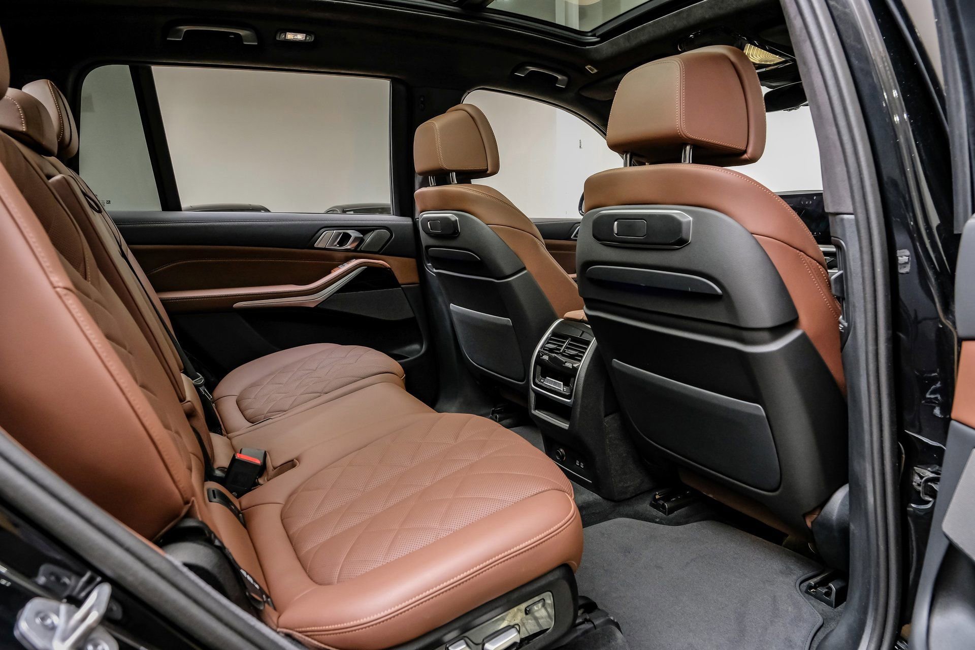 Used 2024 BMW X7 xDrive40i w/ M Sport Package image 41