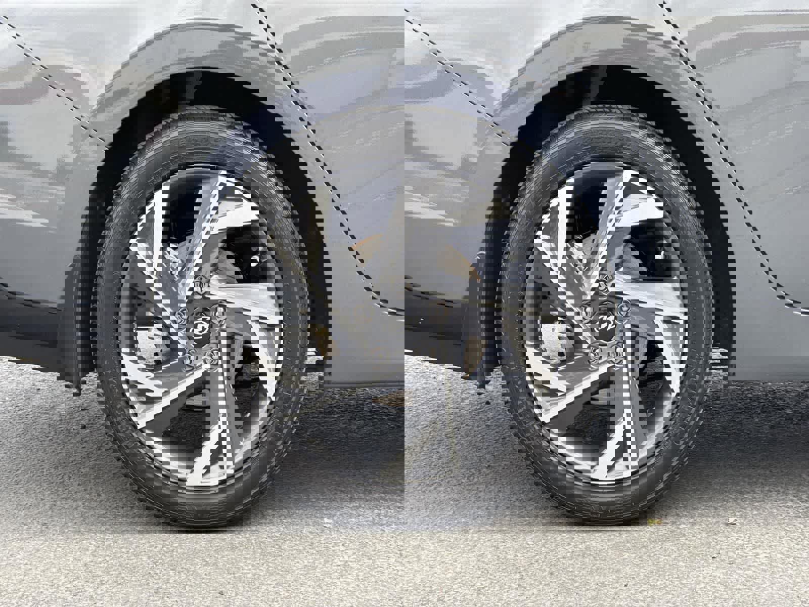 Certified 2025 Hyundai Elantra Sport image 40