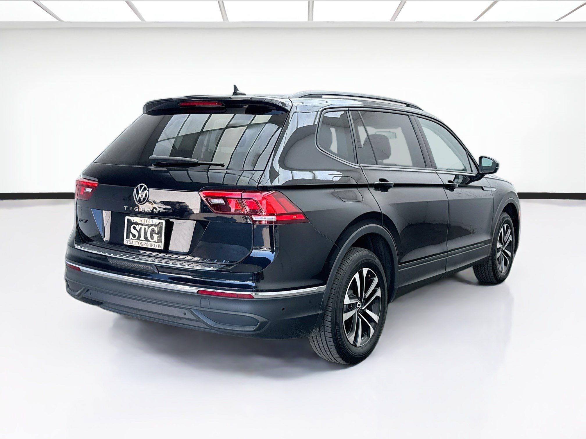 Used 2022 Volkswagen Tiguan S FWD image 4