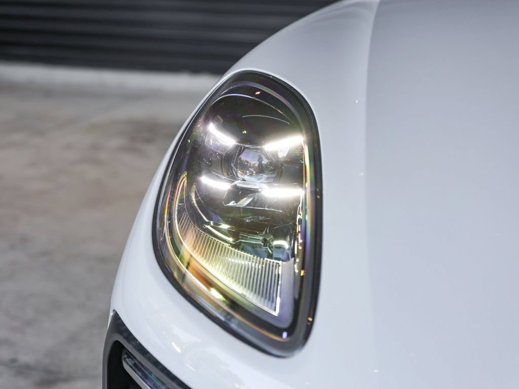 New 2025 Porsche Macan AWD/4WD image 11