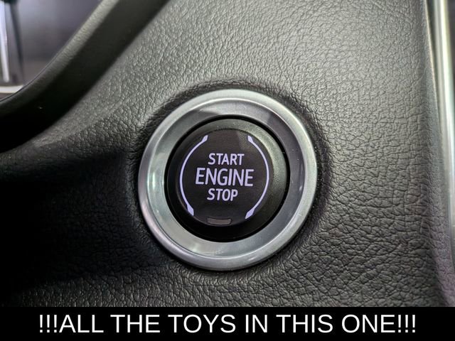 Used 2023 Cadillac XT4 Luxury w/ Cold Weather Package AWD/4WD image 26