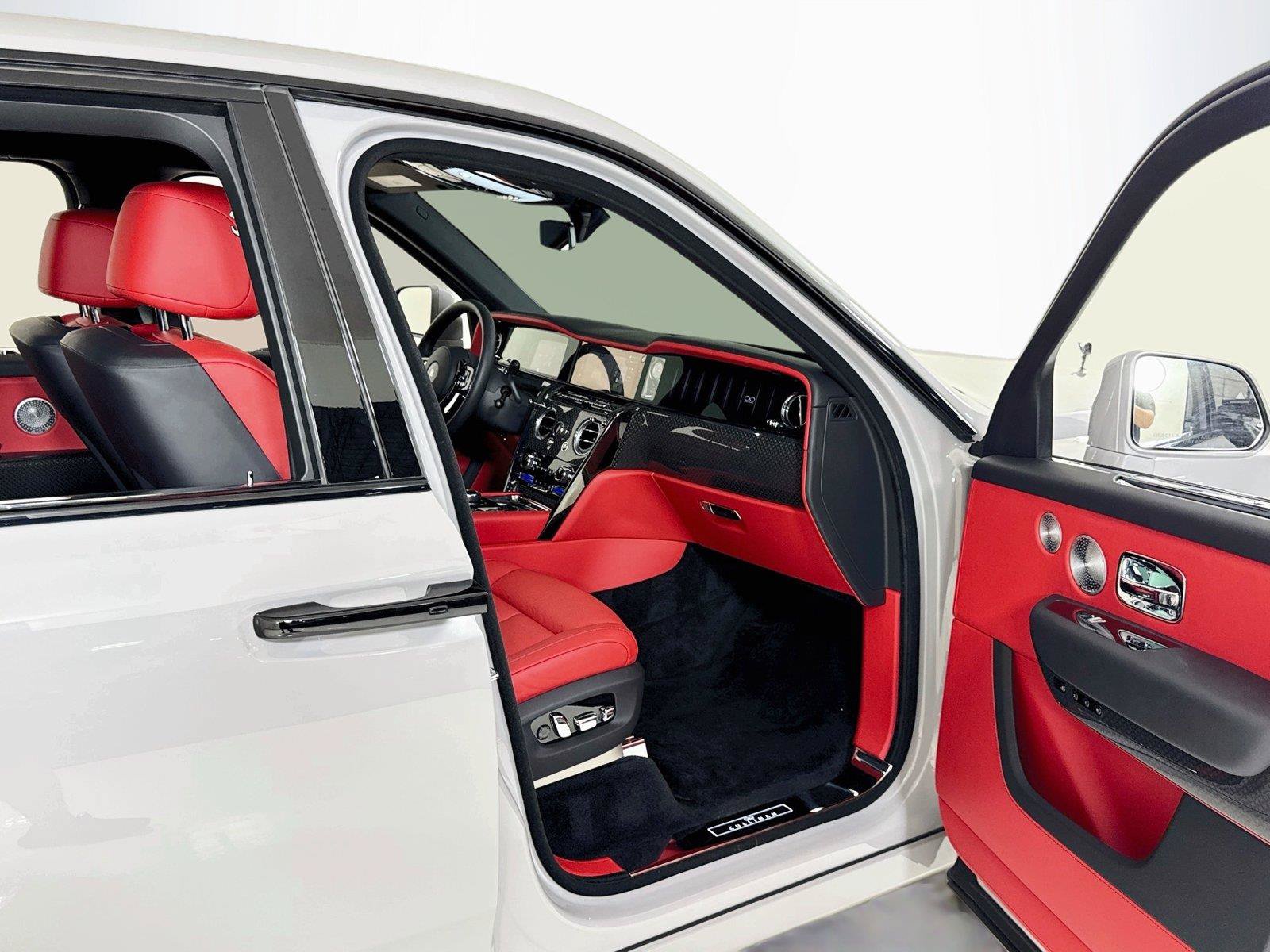 Used 2025 Rolls-Royce Cullinan Black Badge AWD/4WD image 33