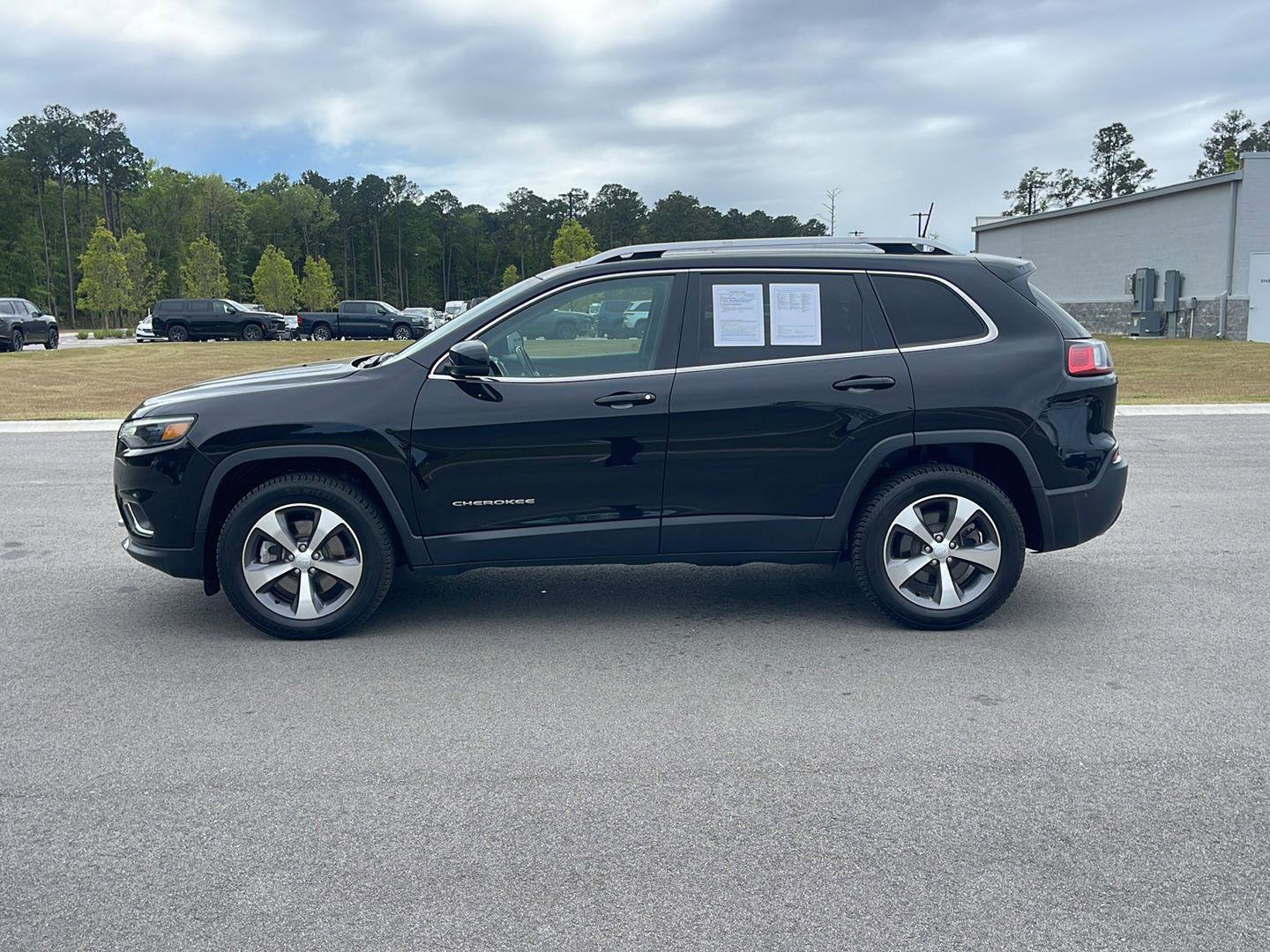 Used 2021 Jeep Cherokee Limited w/ Elite Package image 4