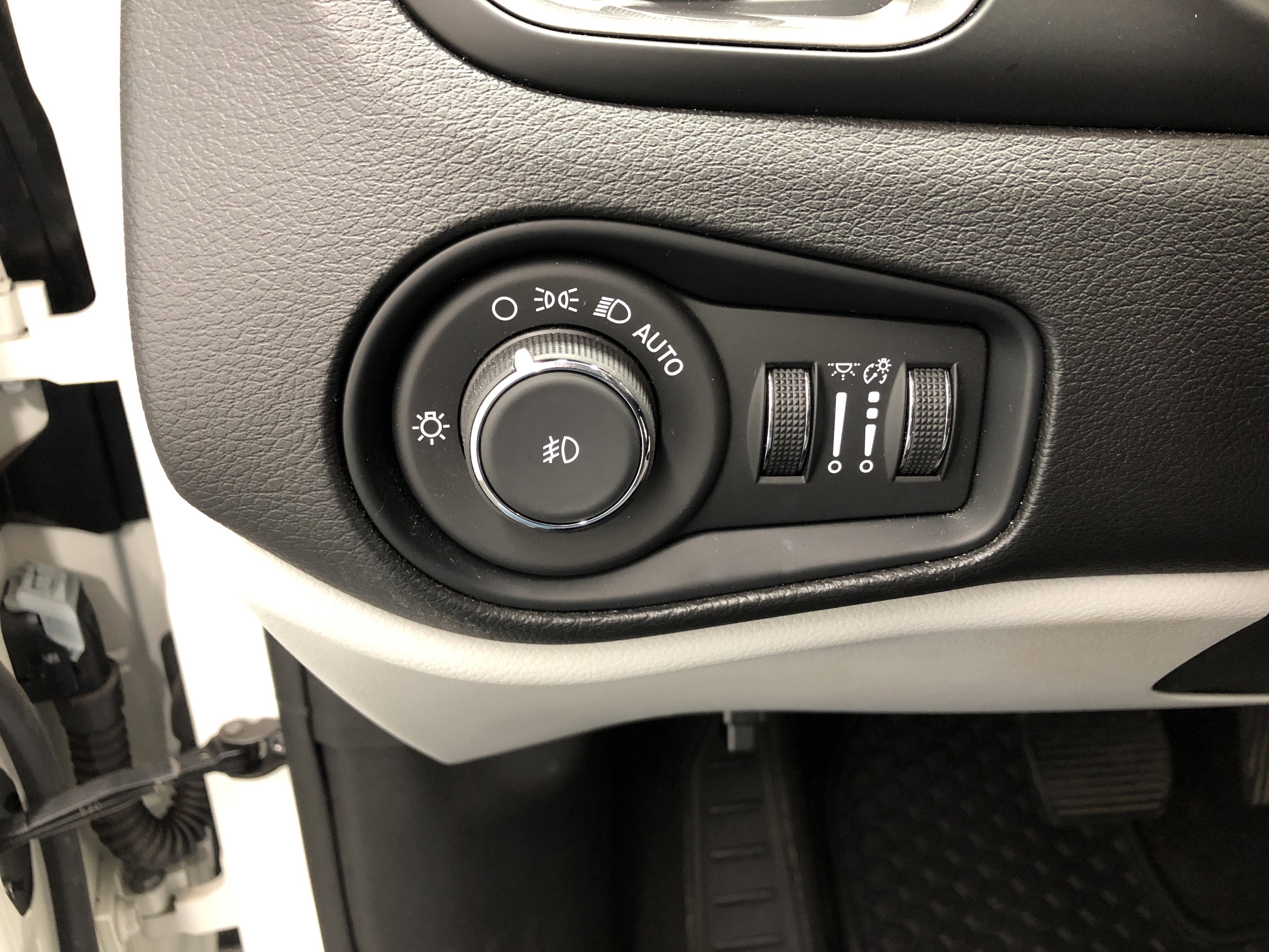 Used 2022 Jeep Renegade Limited AWD/4WD image 15