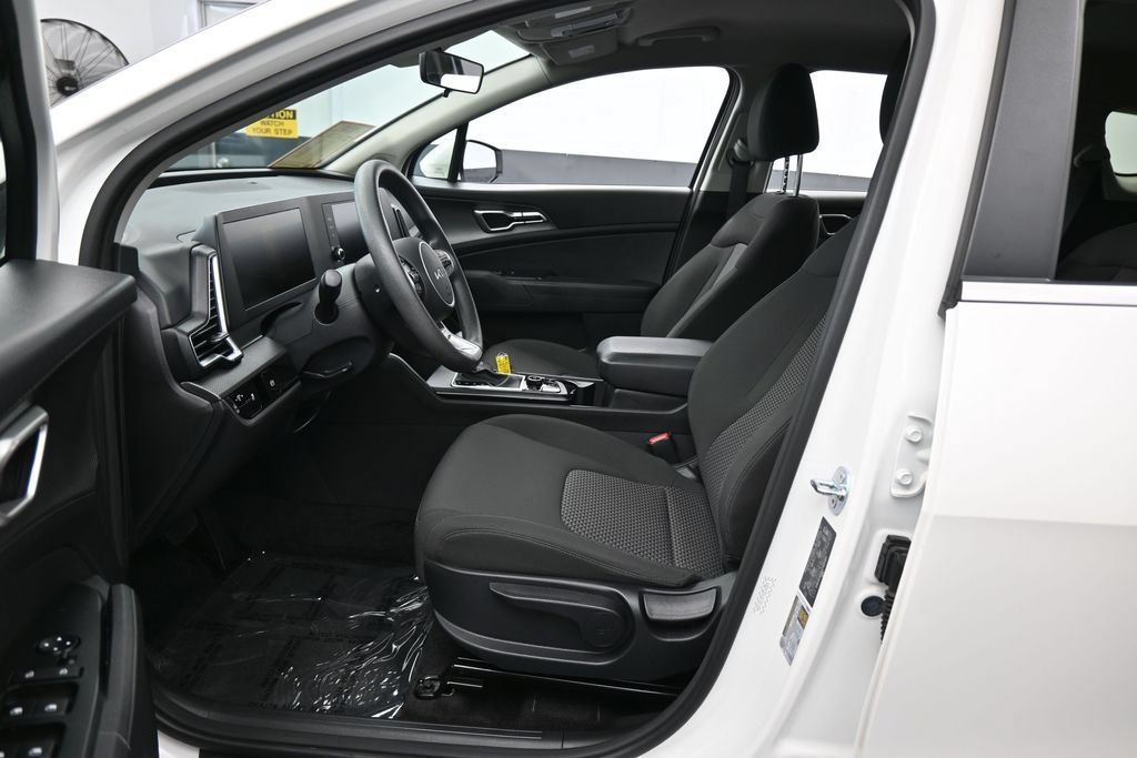 Used 2025 Kia Sportage LX FWD image 11