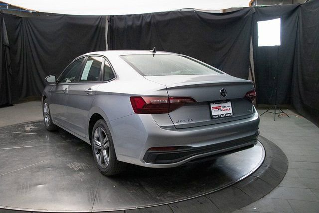 Used 2024 Volkswagen Jetta SE image 10