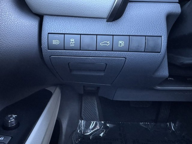 Certified 2018 Toyota Camry LE image 30