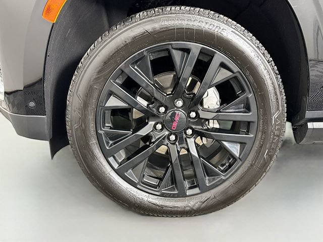 Used 2024 GMC Yukon Denali w/ Advanced Technology Package AWD/4WD image 37