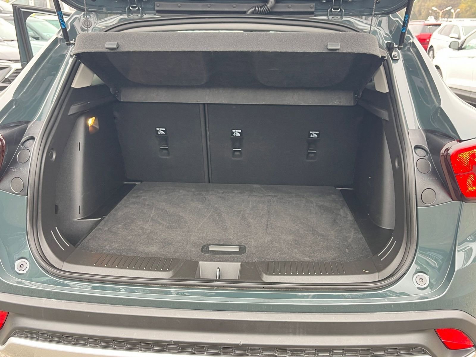 Used 2025 Chevrolet Trax LT image 29