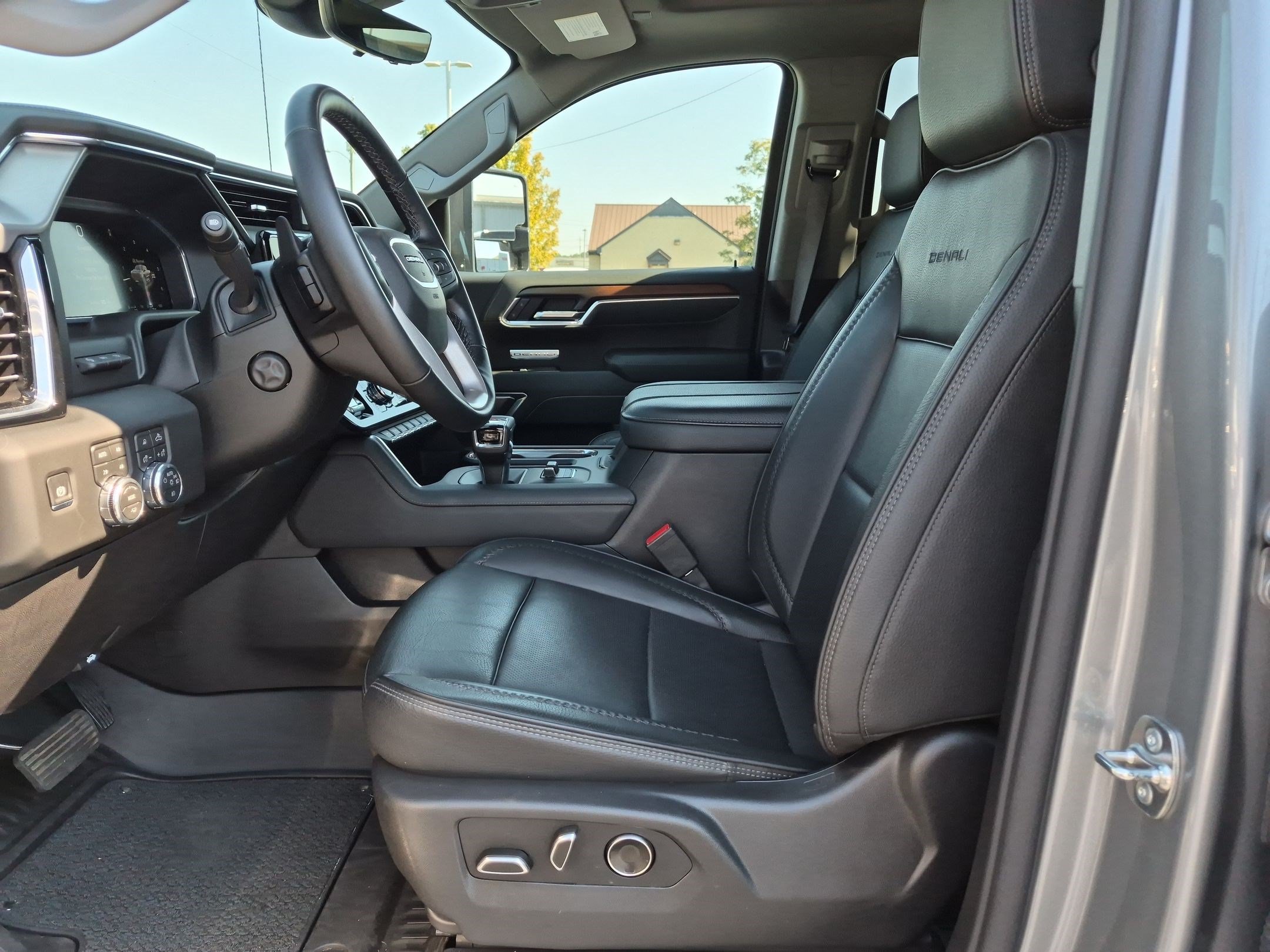 Used 2026 GMC Sierra 1500 Denali w/ Denali Reserve Package AWD/4WD image 15
