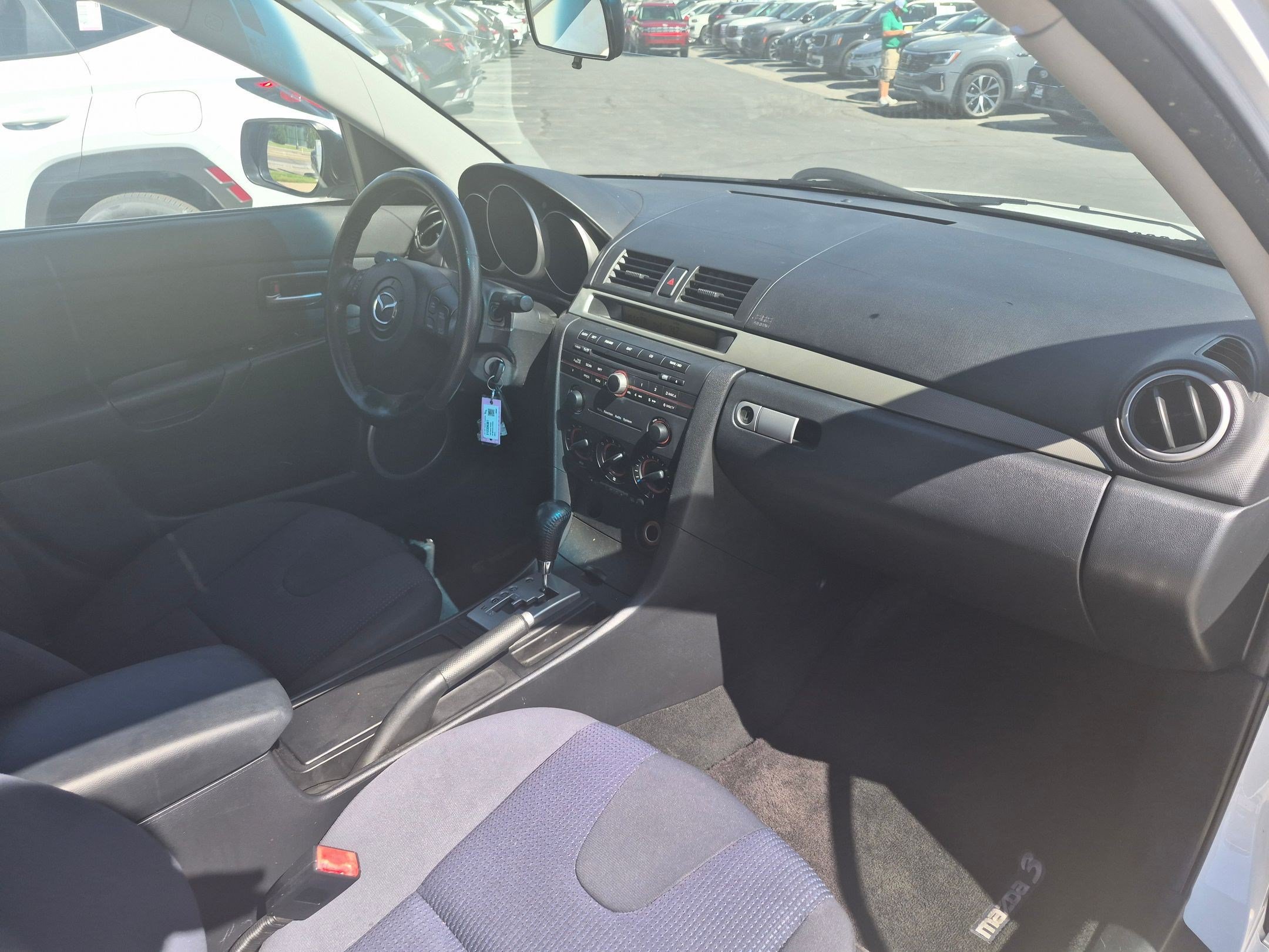 Used 2005 MAZDA MAZDA3 s w/ Moonroof & 6-CD Pkg FWD image 31