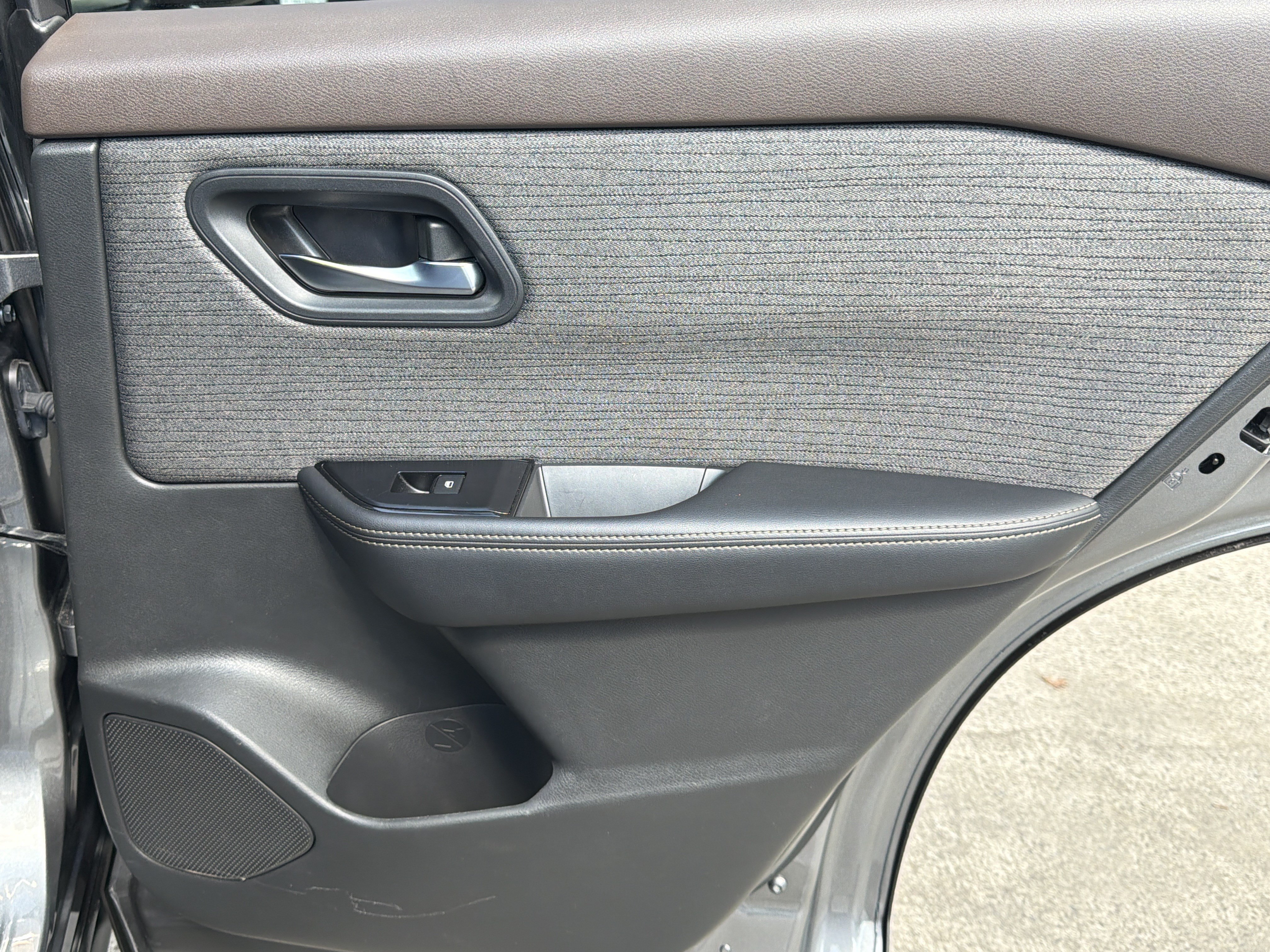 Used 2023 Nissan Rogue SV FWD image 16