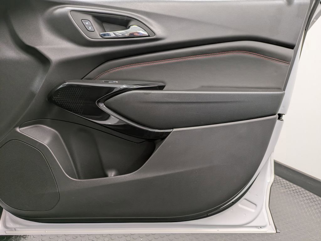 Used 2025 Chevrolet Trax RS w/ Driver Confidence Package image 27