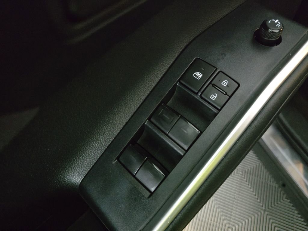 Used 2024 Toyota Highlander LE image 13