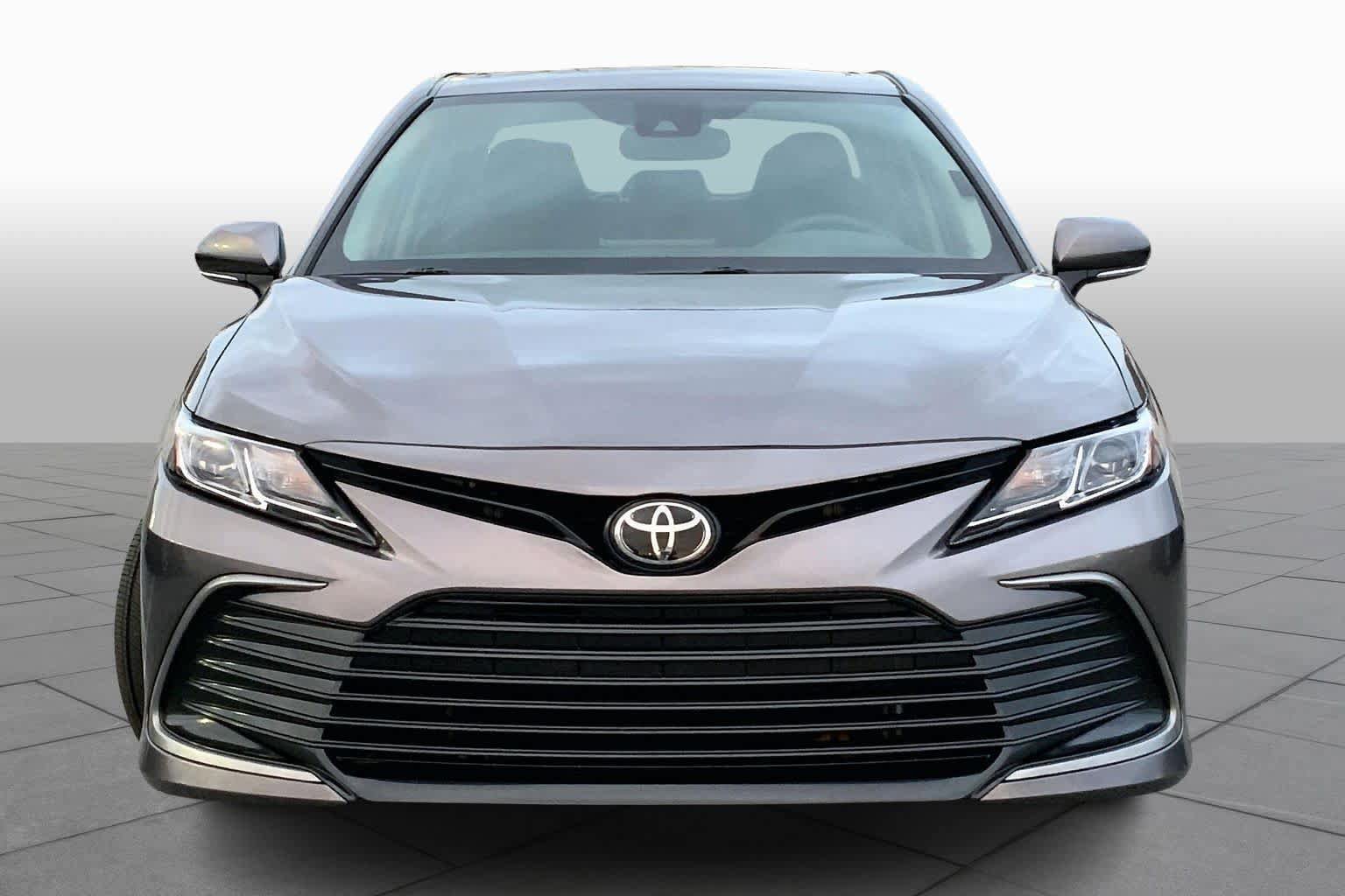Used 2024 Toyota Camry LE w/ Convenience Package FWD image 5