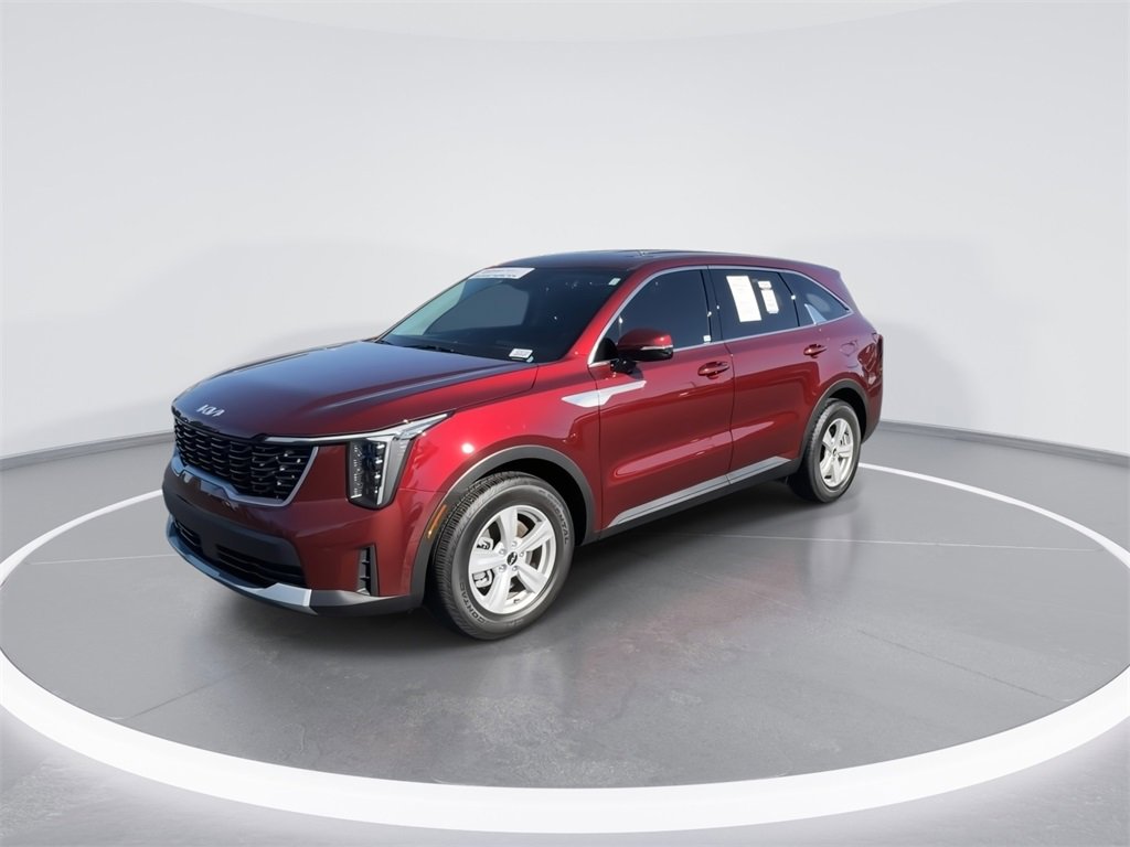 Used 2025 Kia Sorento LX image 4
