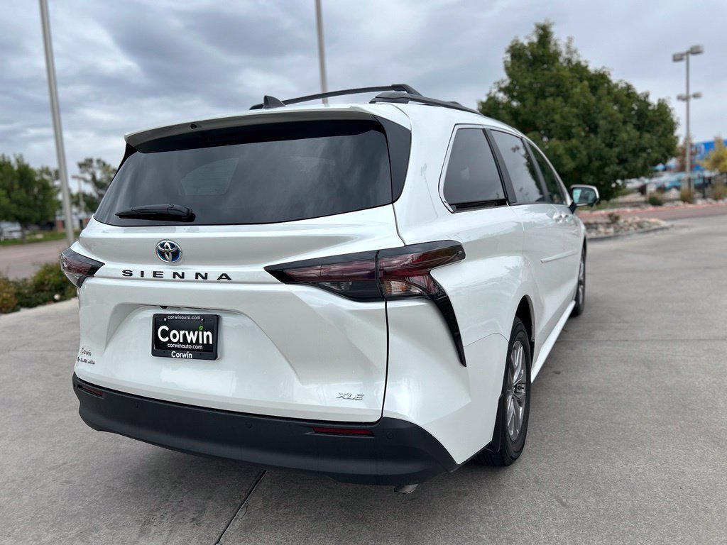 Used 2025 Toyota Sienna XLE w/ XLE Plus Package AWD/4WD image 8