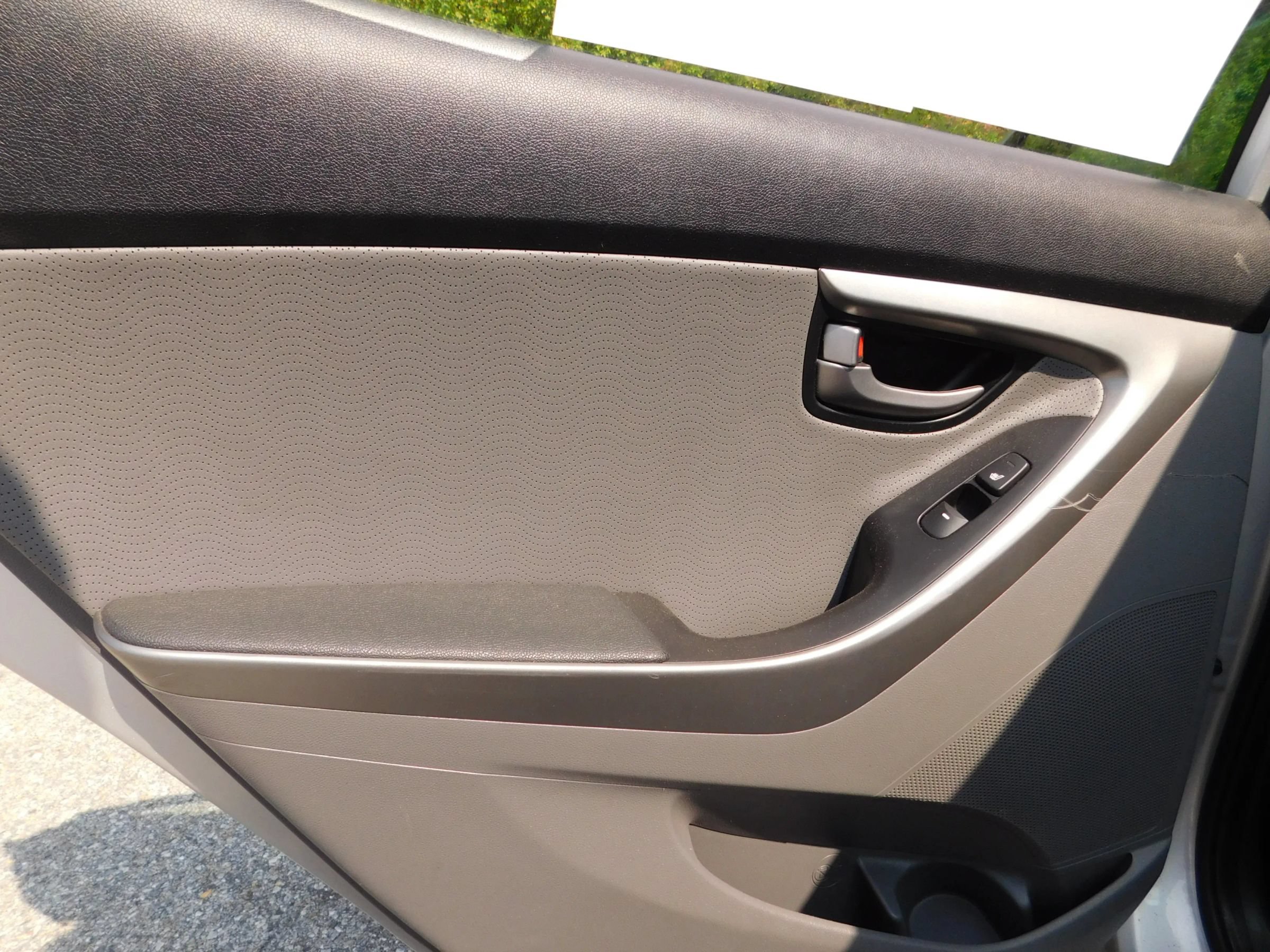 Used 2011 Hyundai Elantra Limited w/ Premium Pkg 5 FWD image 10