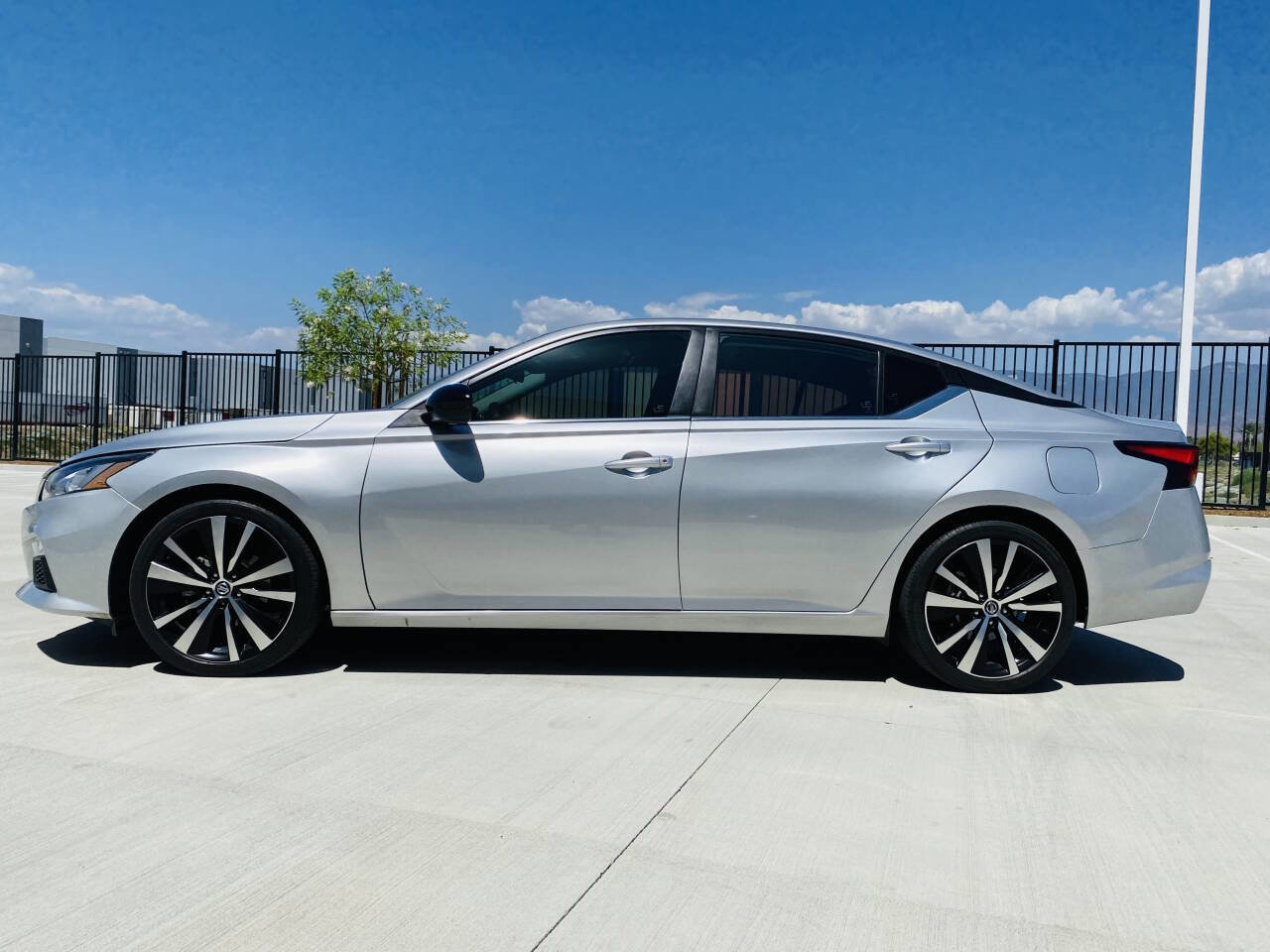 Used 2022 Nissan Altima 2.5 SR image 4