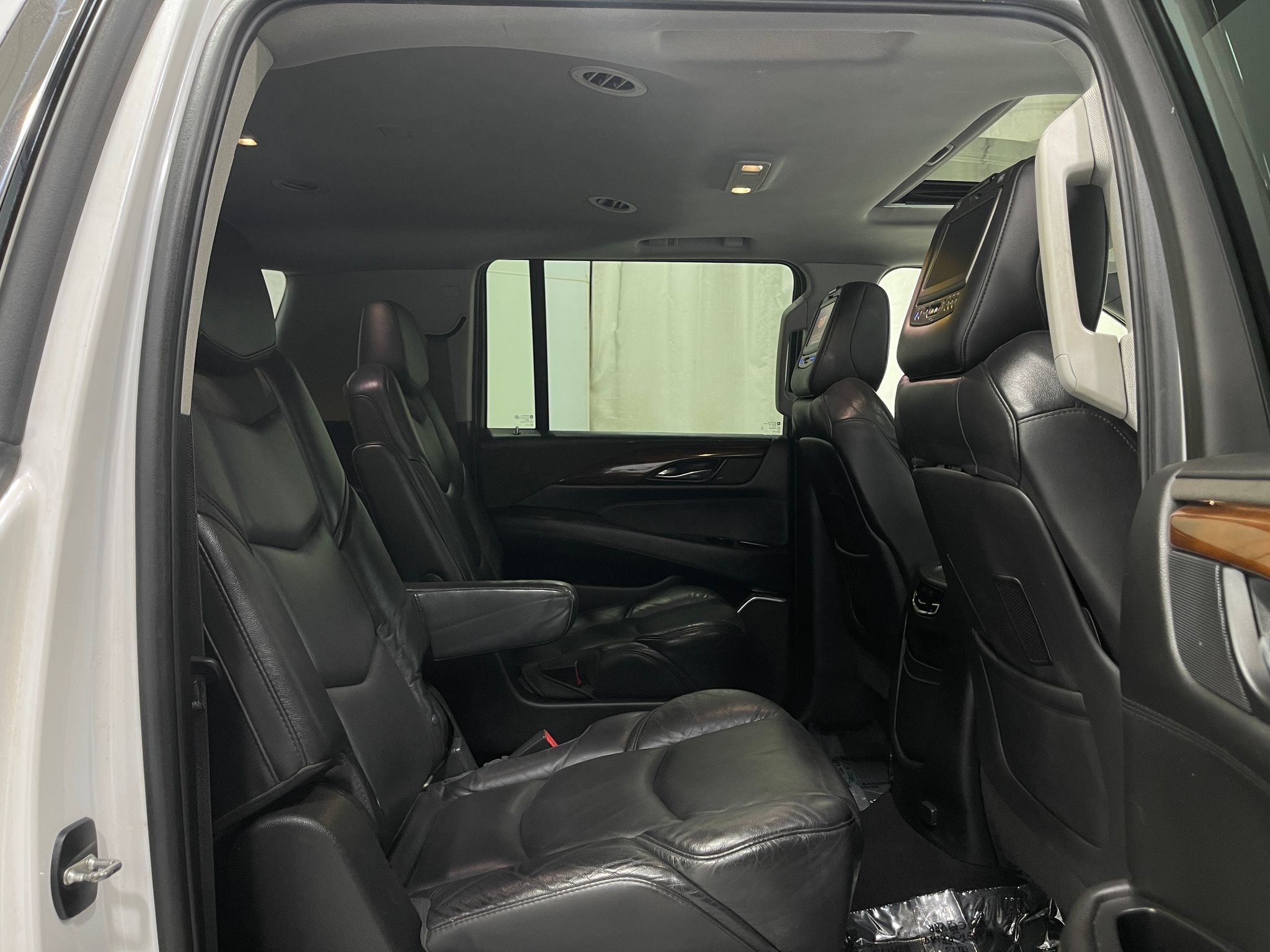 Used 2018 Cadillac Escalade ESV Luxury AWD/4WD image 33