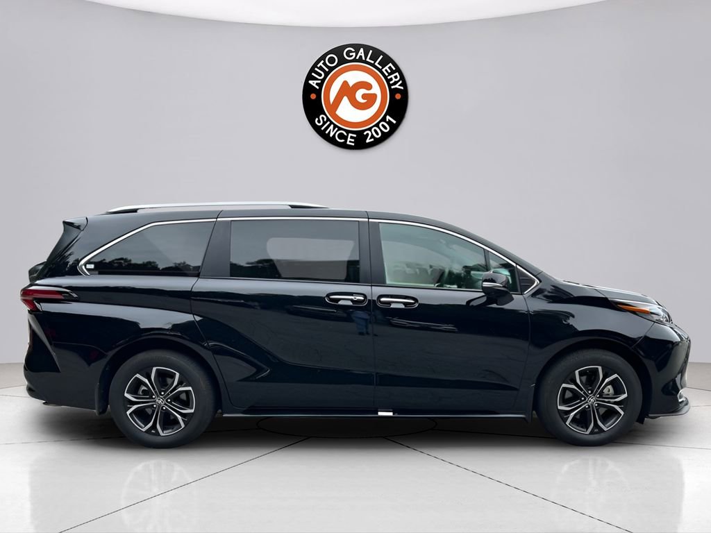 Used 2025 Toyota Sienna Platinum AWD/4WD image 8