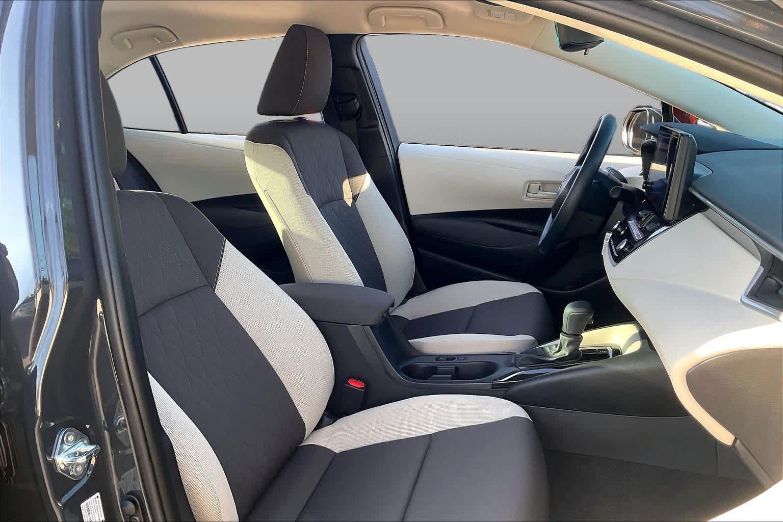 Used 2026 Toyota Corolla LE FWD image 9