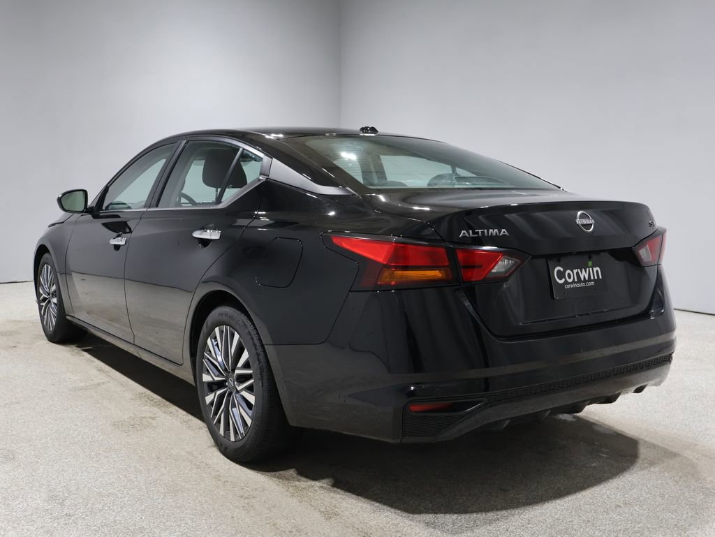 Used 2024 Nissan Altima 2.5 SV image 5