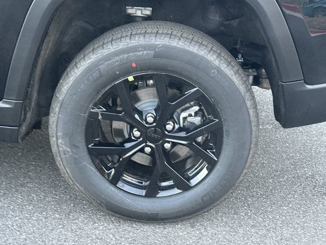 New 2026 Jeep Grand Cherokee Altitude RWD image 19