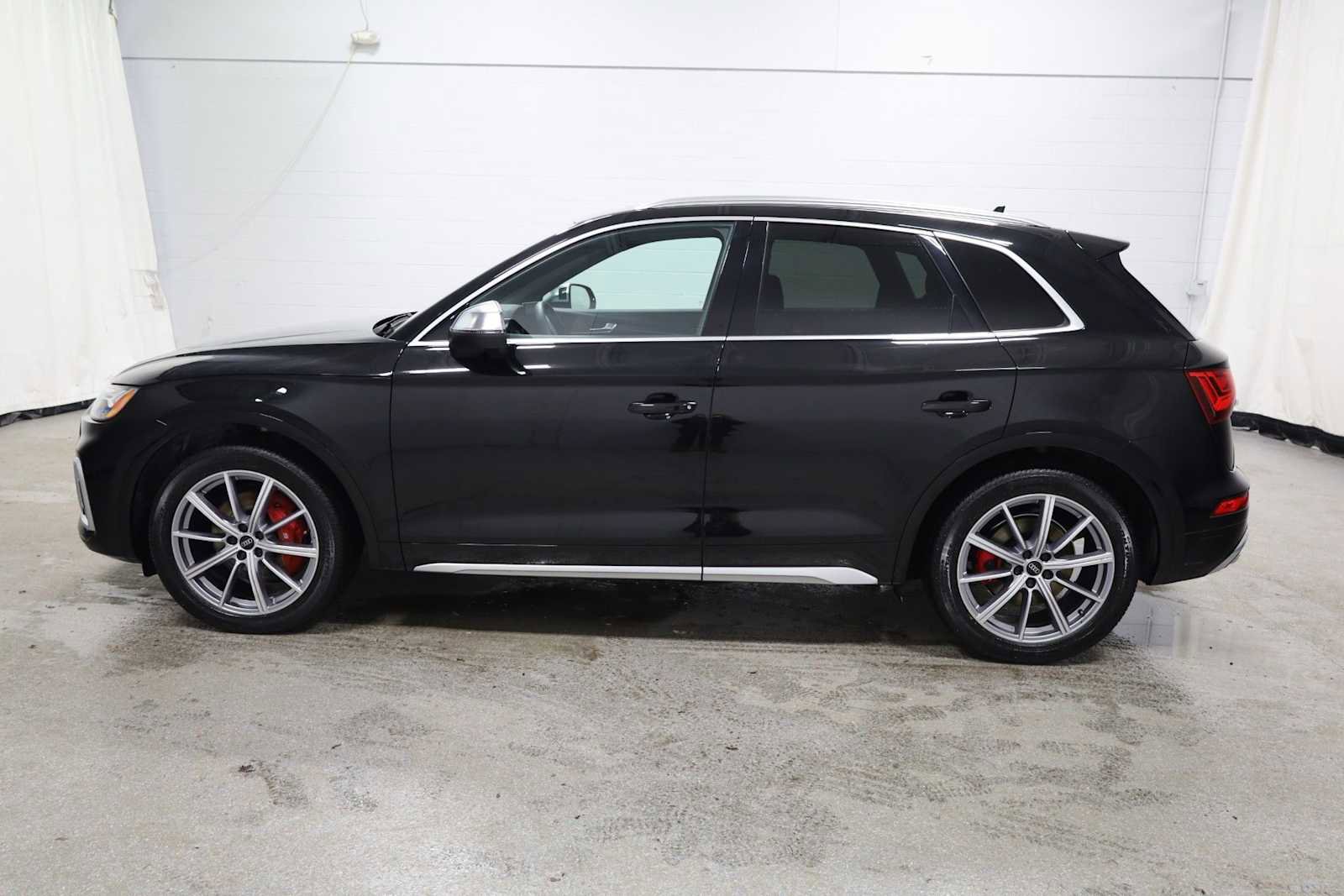Used 2024 Audi SQ5 Premium Plus w/ Premium Plus Package image 2