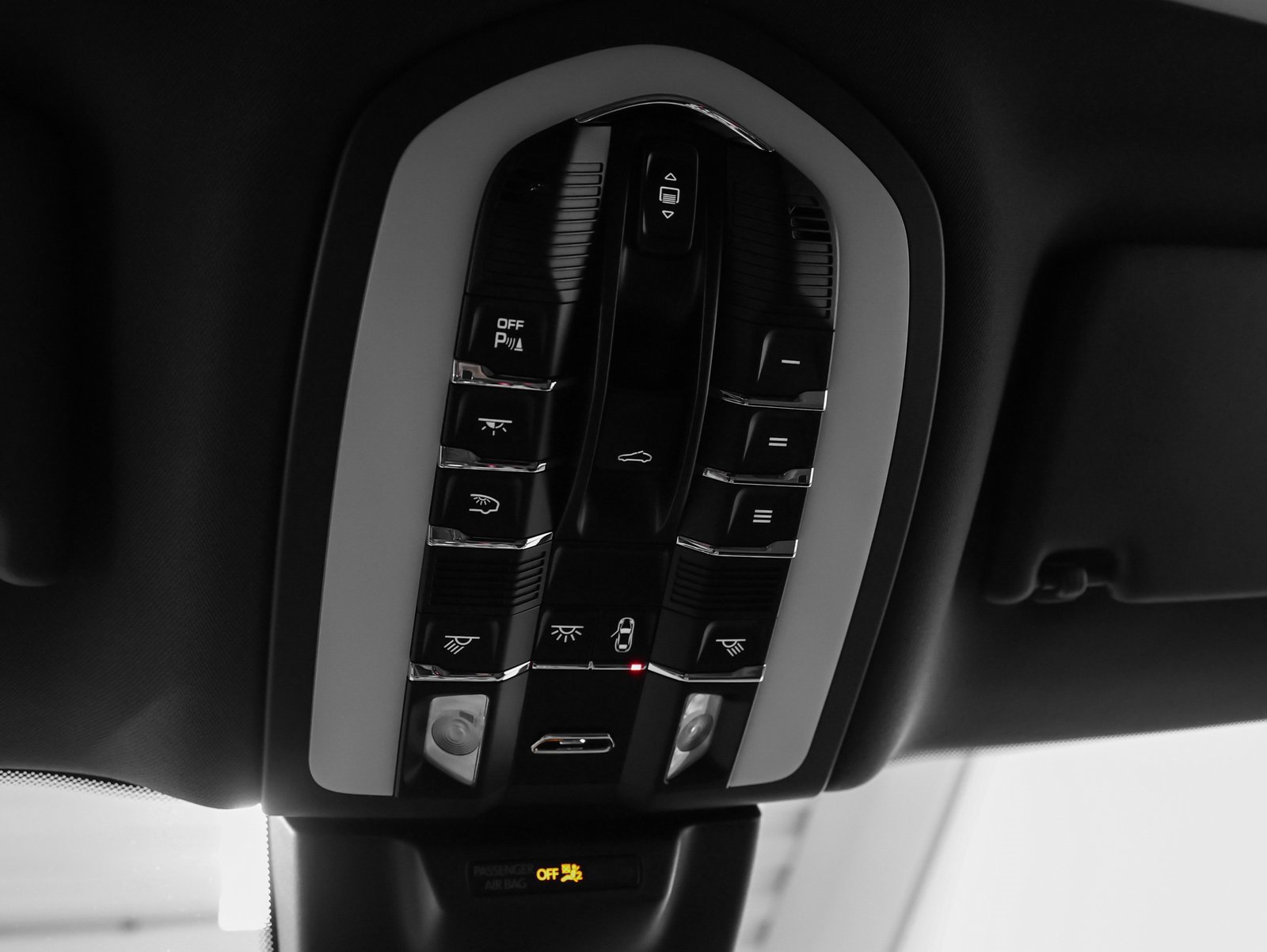 Used 2025 Porsche Macan image 37