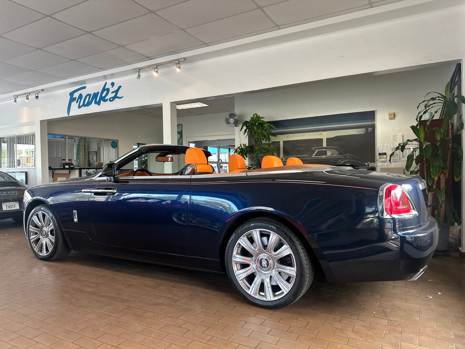 Used 2016 Rolls-Royce Dawn RWD image 7