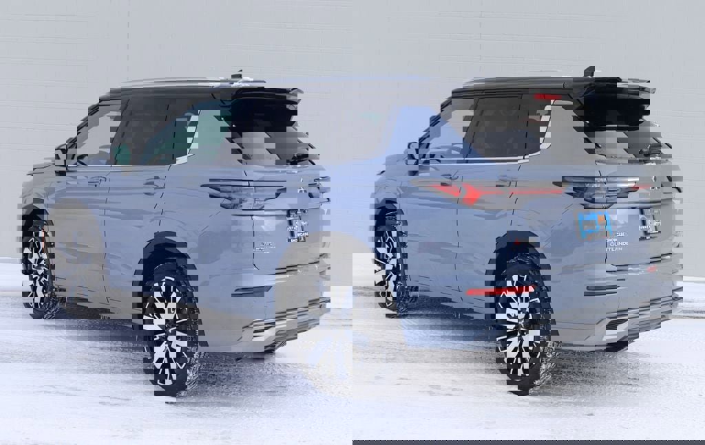 New 2026 Mitsubishi Outlander SEL image 3