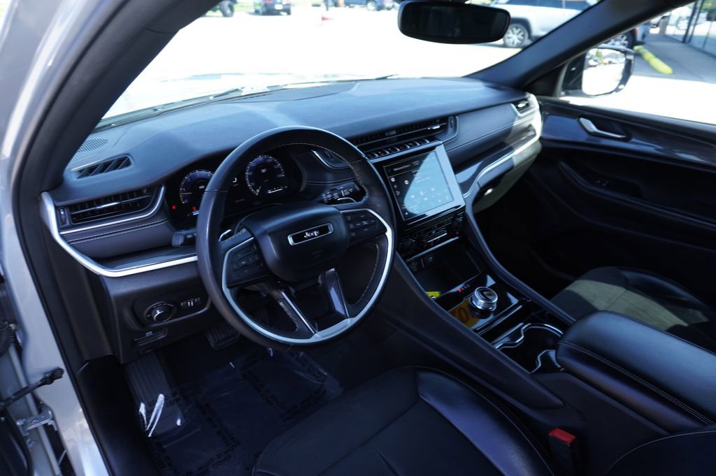 Used 2023 Jeep Grand Cherokee L Laredo AWD/4WD image 25